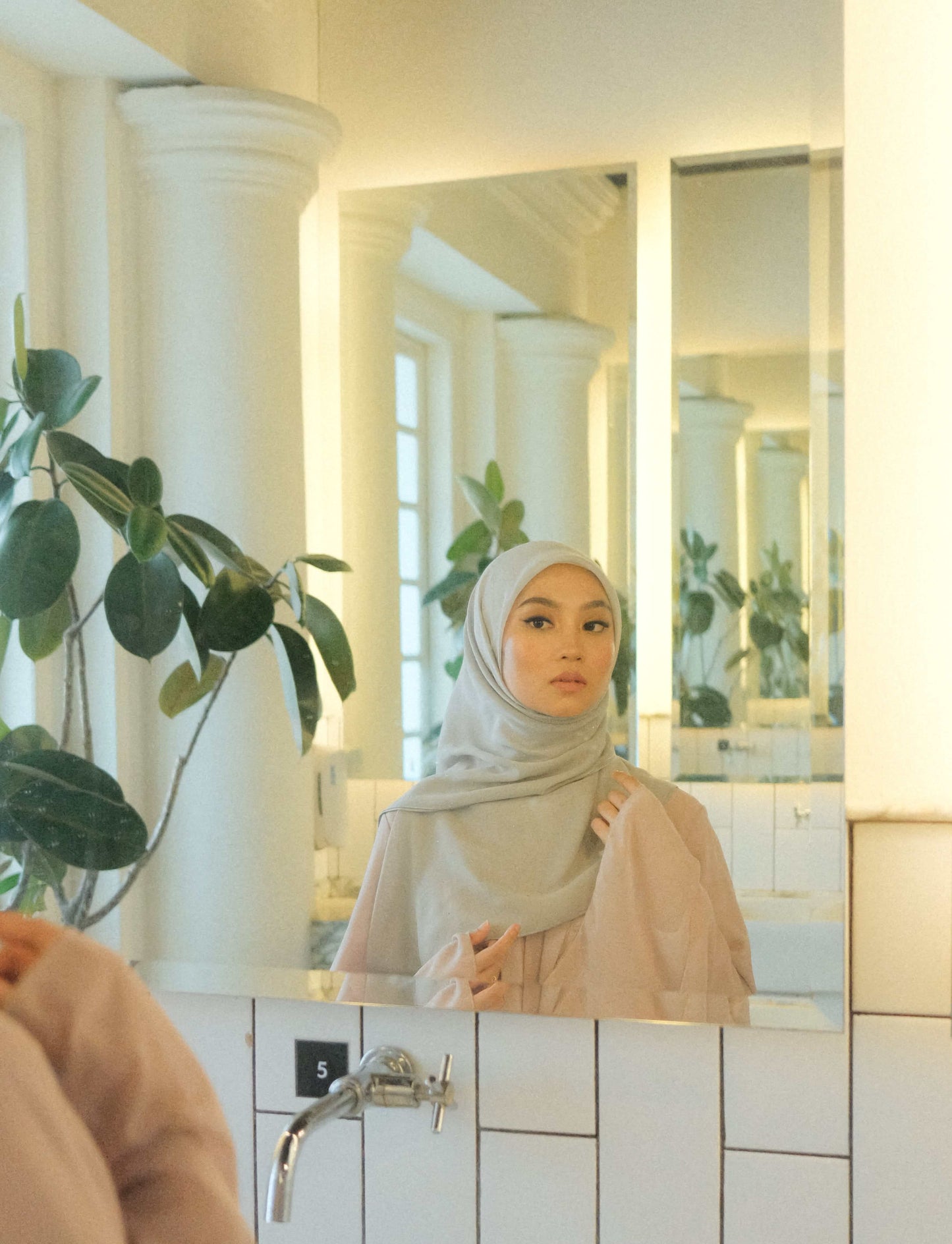 Bawal Hilya #02 in Smokey Grey
