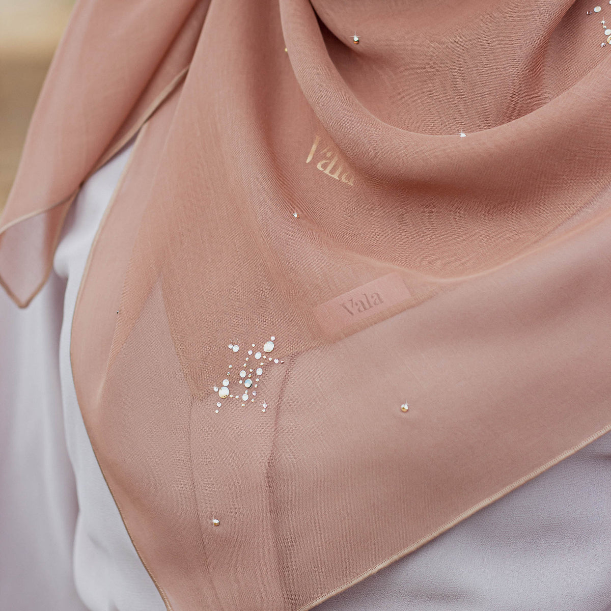 Suad V°10 Square Scarf in Antique Walnut