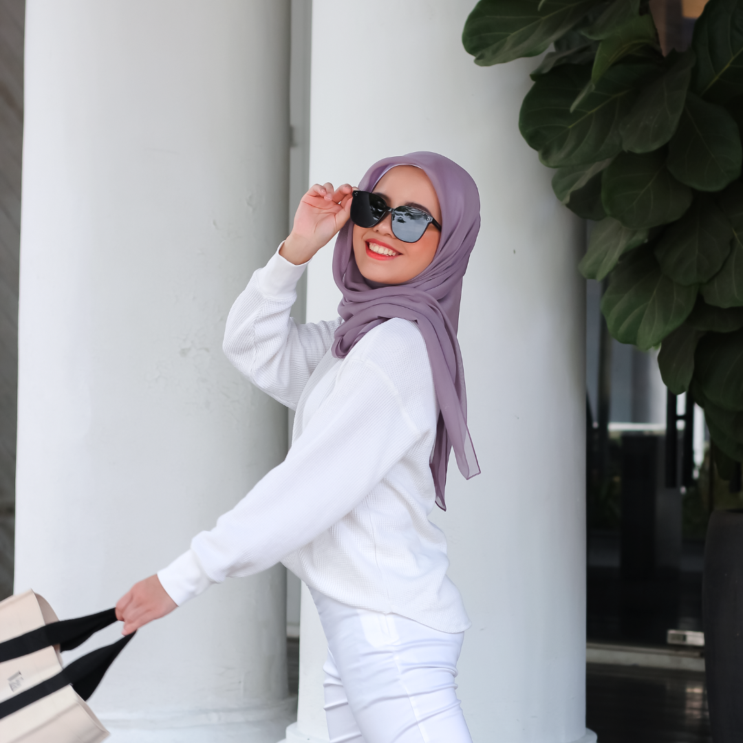 Ayana V°22 Square Scarf in Lilac Purple