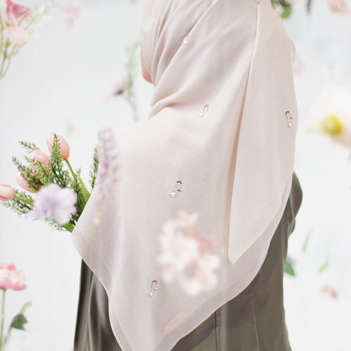 Hayal V°10 Square Scarf in Ivory Ridge