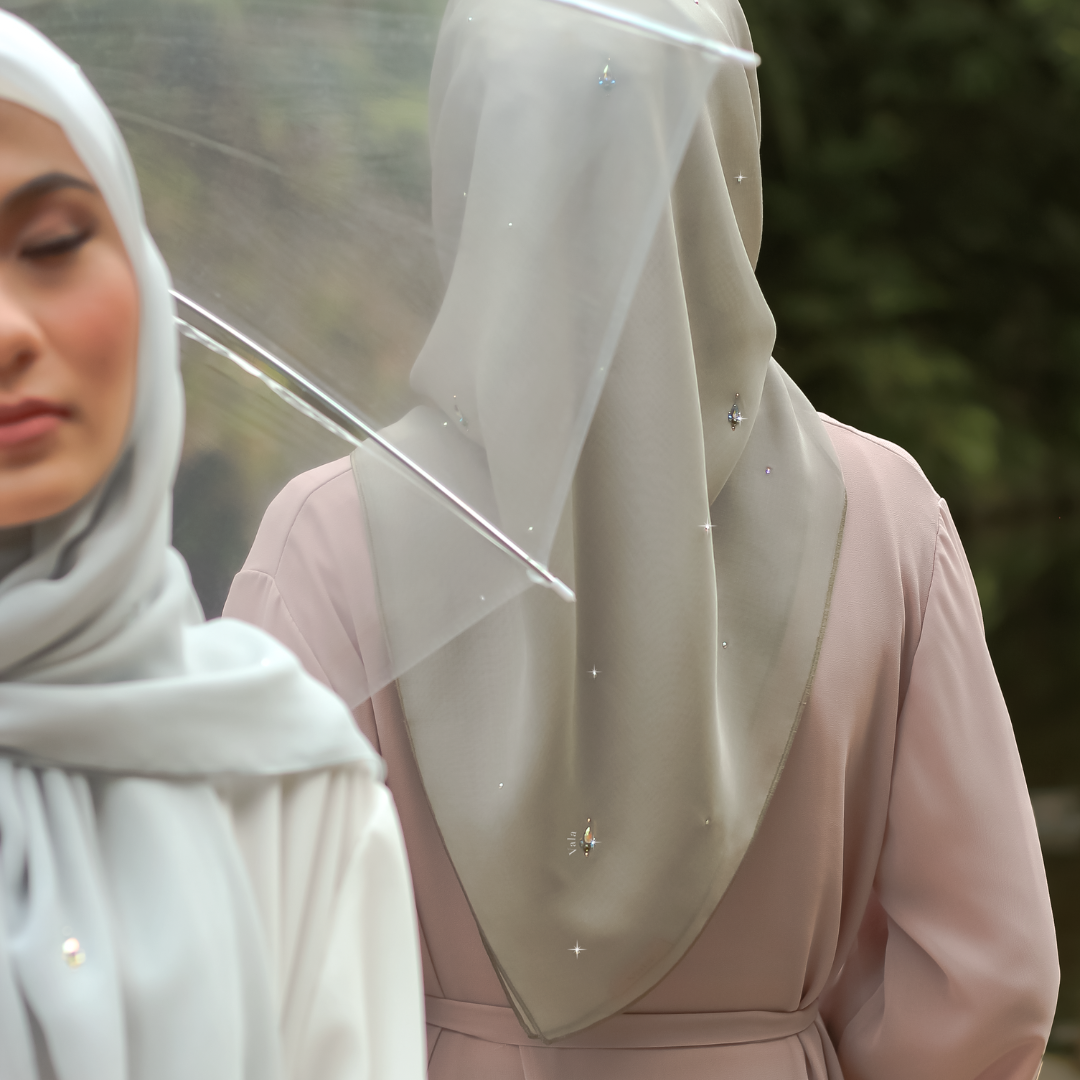 Jadirah V°3 Square Scarf in Peach Sorbet